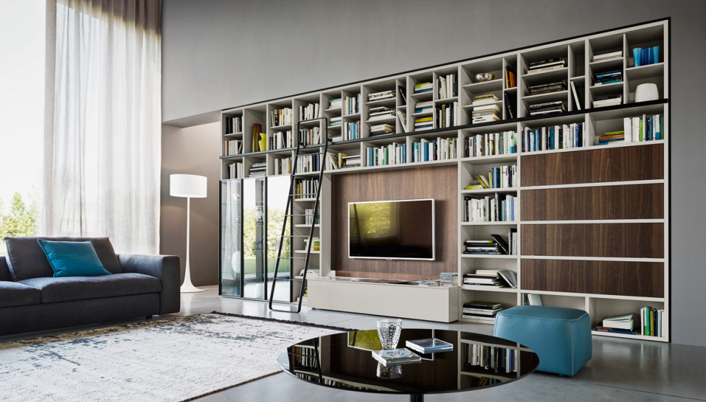 Soggiorno moderno e libreria su misura non solo mobili for Scrivania per soggiorno