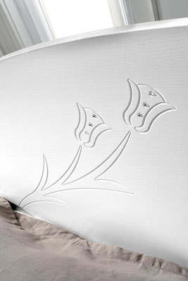 particolare testata letto con swarovski